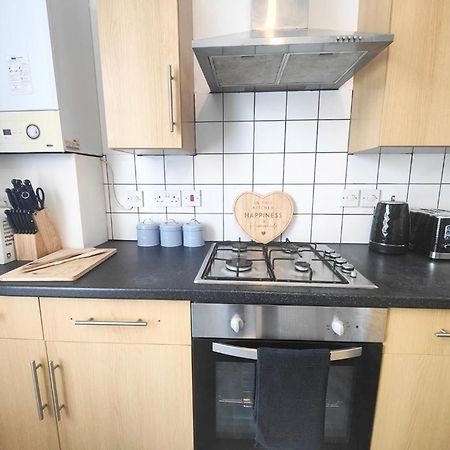 Lovely 3 Bedroom Serviced Apartment In Leytonstone Londen Buitenkant foto
