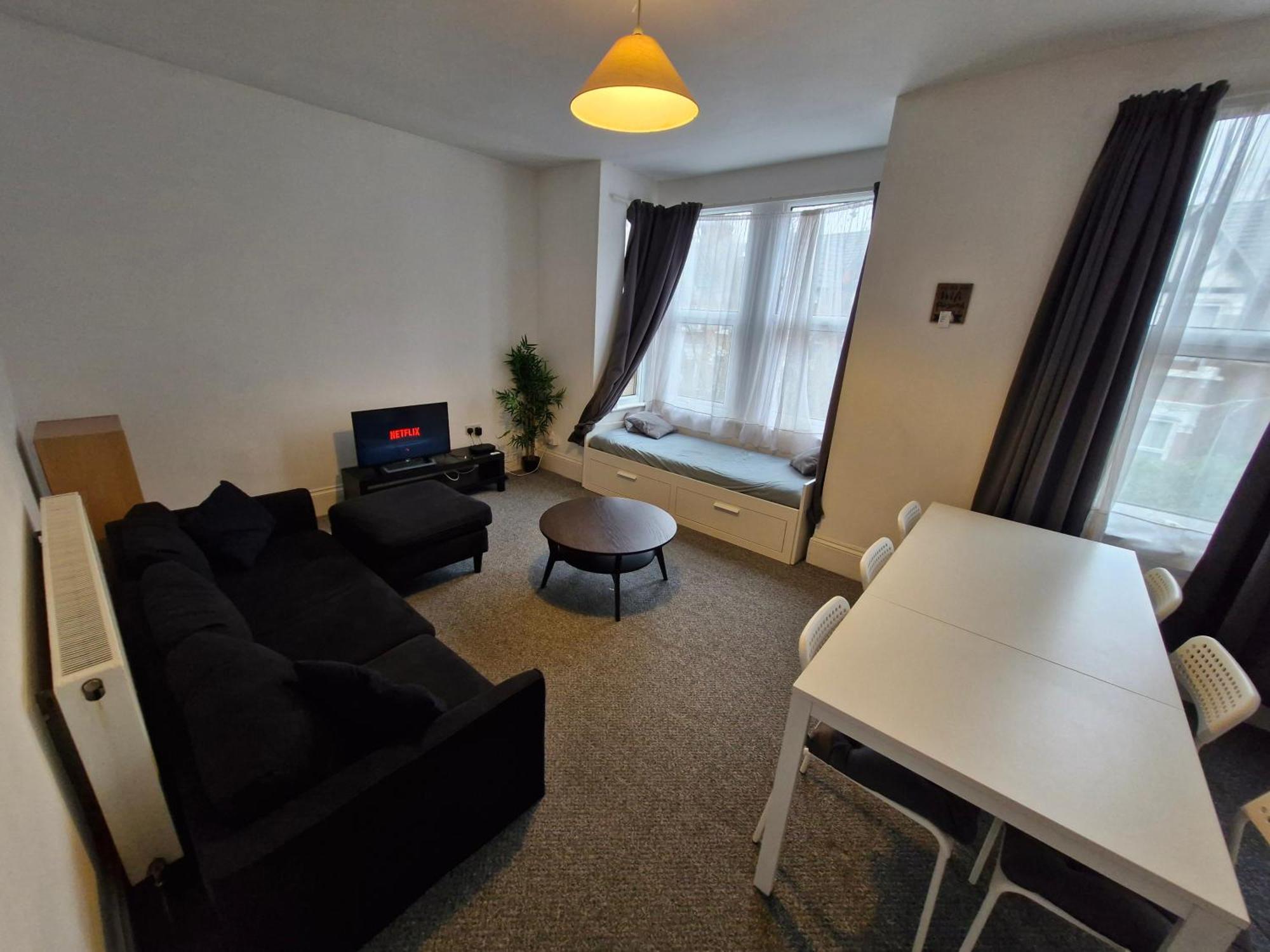Lovely 3 Bedroom Serviced Apartment In Leytonstone Londen Buitenkant foto